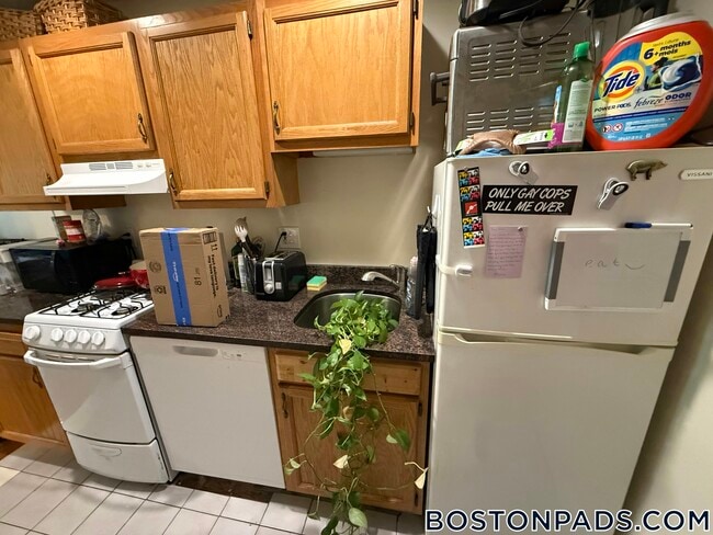 Building Photo - 6 Wait St