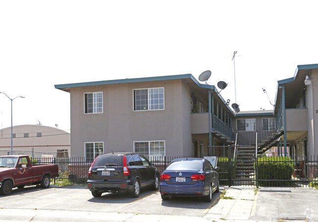 Foto del edificio - 2254 Luz Ave