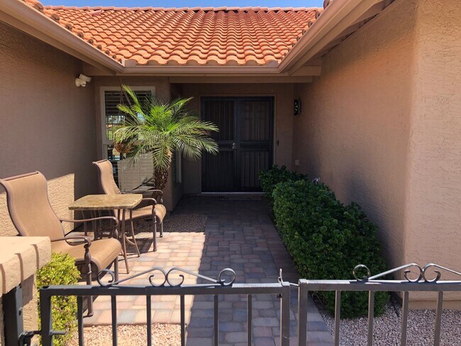 Building Photo - Welcome to this lovely golf course view ho...