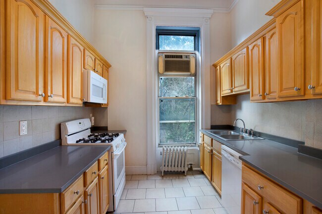 Building Photo - 174 Saint Marks Avenue