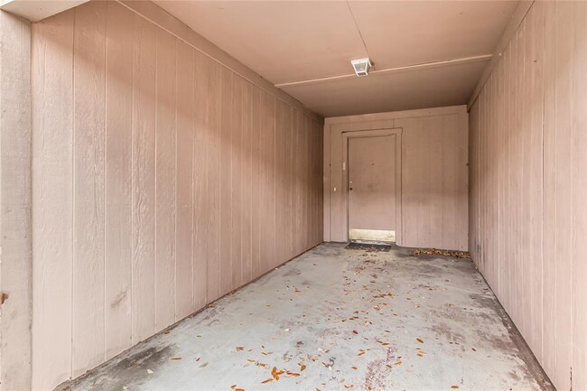 Building Photo - 18104 Kings Row