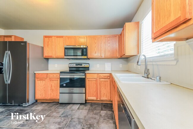 Building Photo - 3605 Smoketree Dr