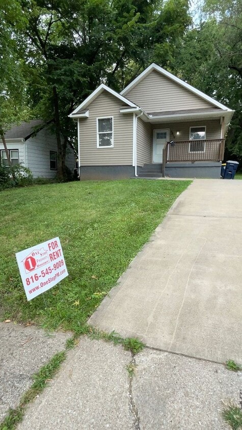 Primary Photo - Beautifully Redone 4 bedroom, 2 bathroom h...
