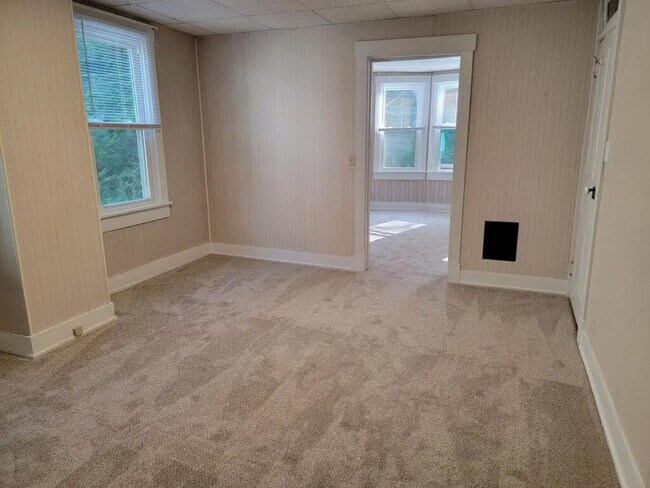 Foto del edificio - 390 N Clay Rd