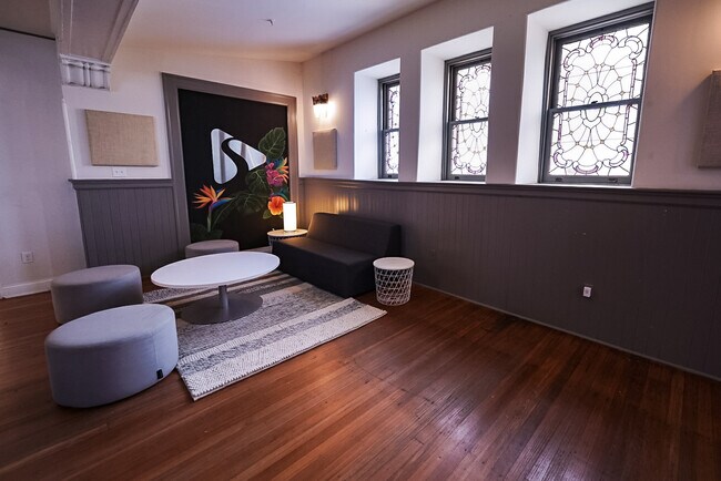 Entryway - 300 S Patterson Park Ave