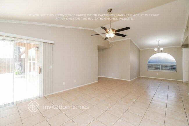 Foto del edificio - 3451 W Baylor Ln