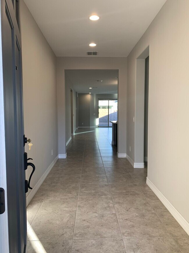 Building Photo - 9443 E Static Ave