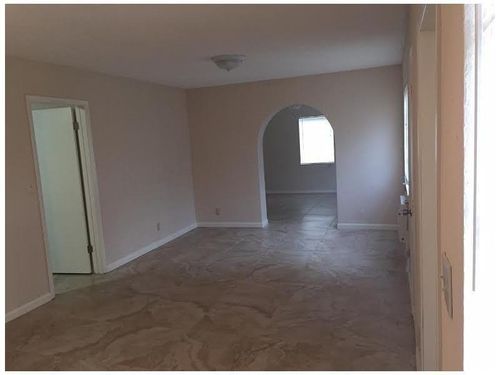 Building Photo - 1845 Lauderdale Manor Dr
