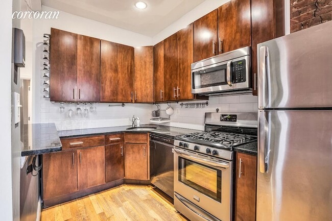 Foto del edificio - 423 Hicks St