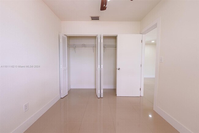 Foto del edificio - 12905 SW 49th St