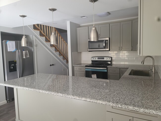 Building Photo - 4985 Catalina Cir