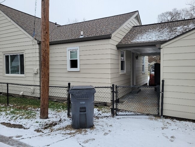 Building Photo - 2413 W 27th St