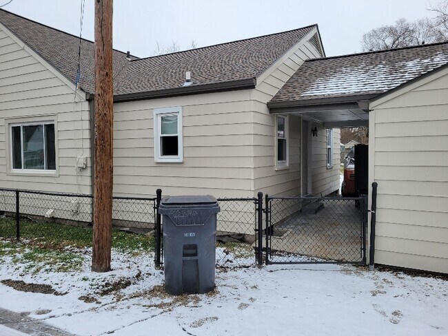 Foto del edificio - 2413 W 27th St