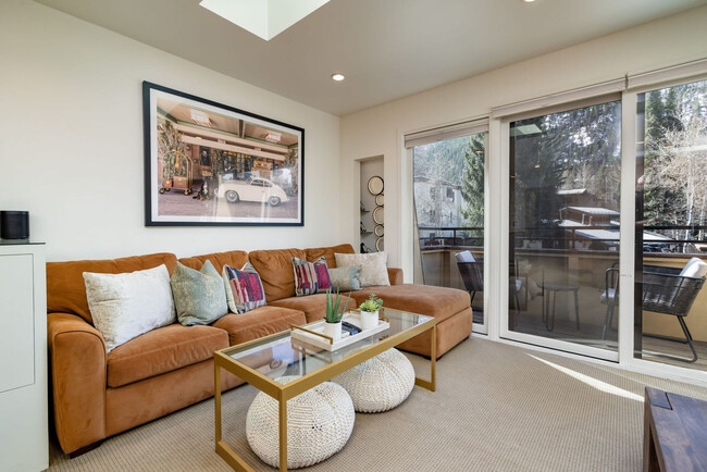 Building Photo - 835 E Durant Ave