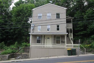 Building Photo - 3 Maple St
