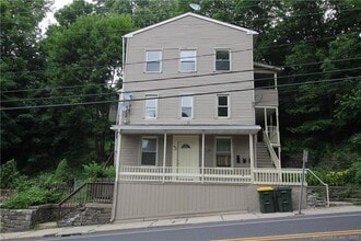 Building Photo - 3 Maple St
