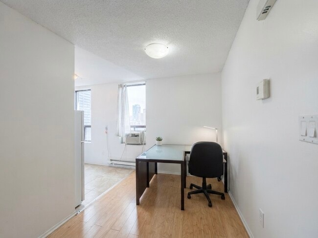 Building Photo - 249 Logan Ave
