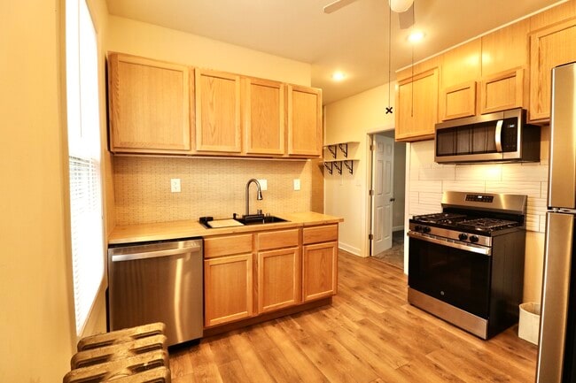 Building Photo - 3807 N Narragansett Ave