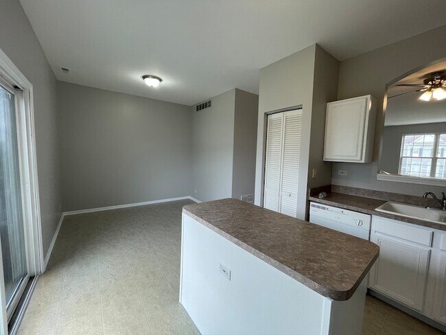 Foto del edificio - 1624 Fieldstone Dr N