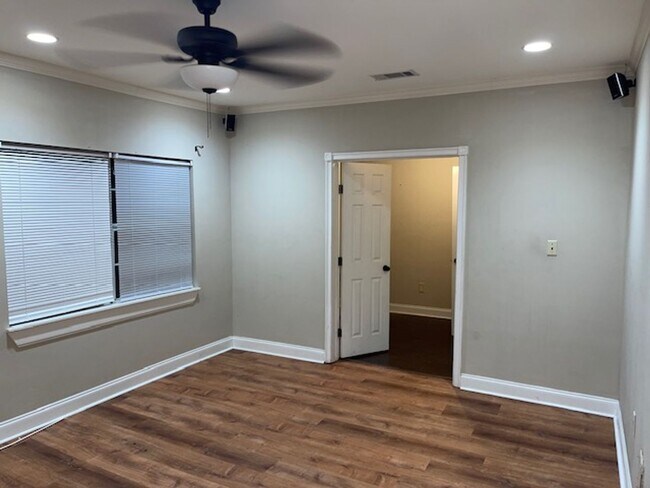 Foto del edificio - 3 bedrooms 1 bath