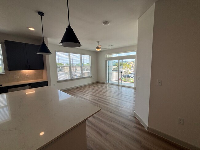 Foto del edificio - 1301 Leah Ave
