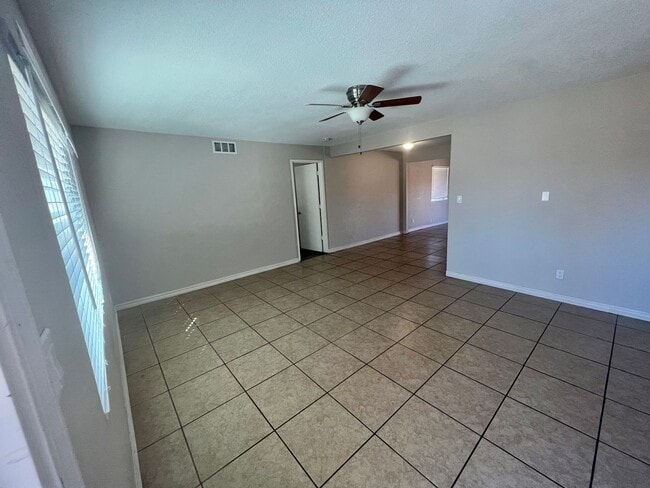 Building Photo - 6565 Mojave Ave