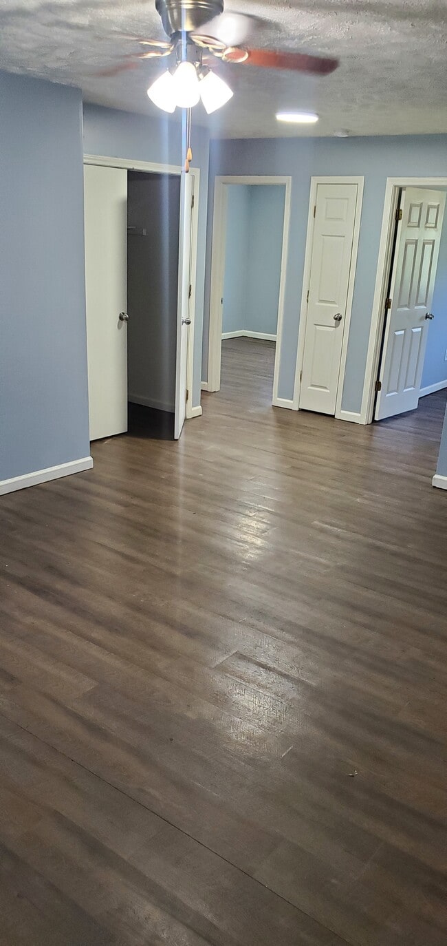 Building Photo - 102 Lauderdale Dr