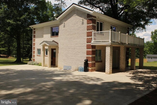 Building Photo - 44 Ravenwood Dr