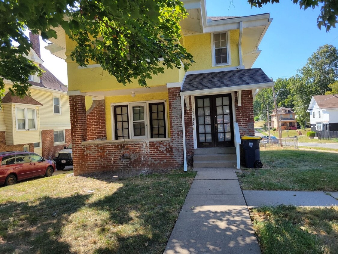 Primary Photo - 300 Cypress Ave
