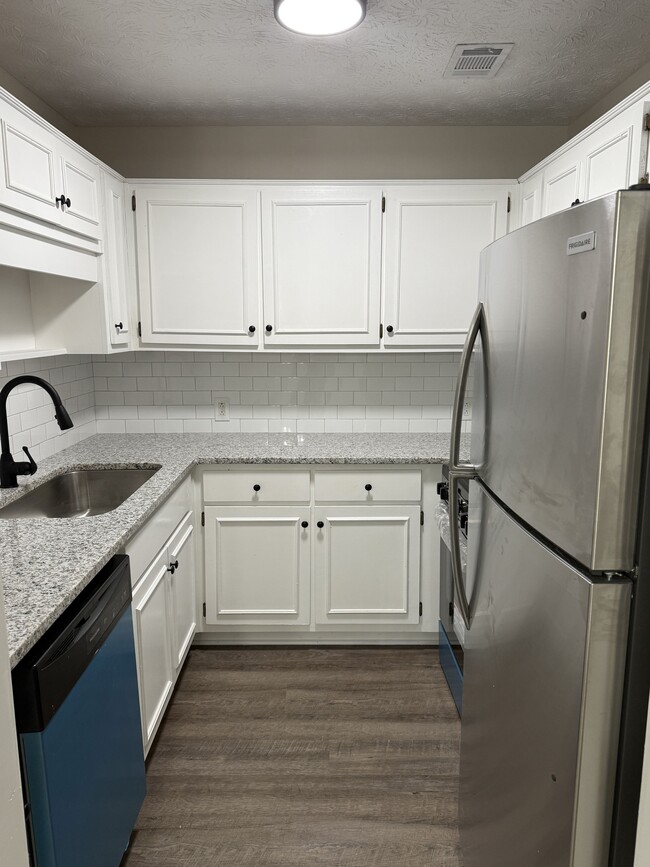 Building Photo - Carolyne Ridge Apartments