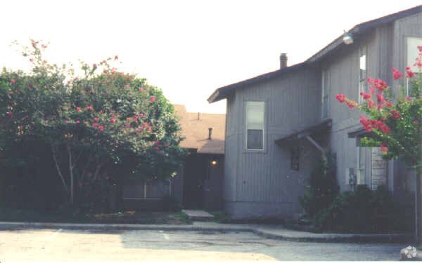 Primary Photo - Greenslope Condominiums