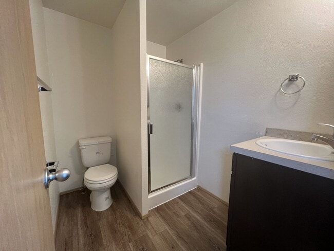 Foto del edificio - Recently updated 4 bedroom and 2 bath home...