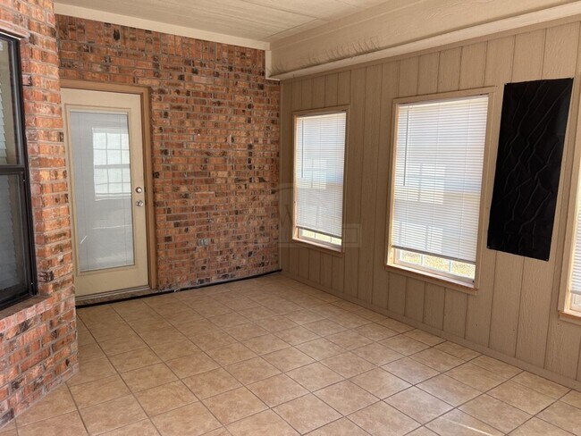 Building Photo - 203 Weeping Willow Ct