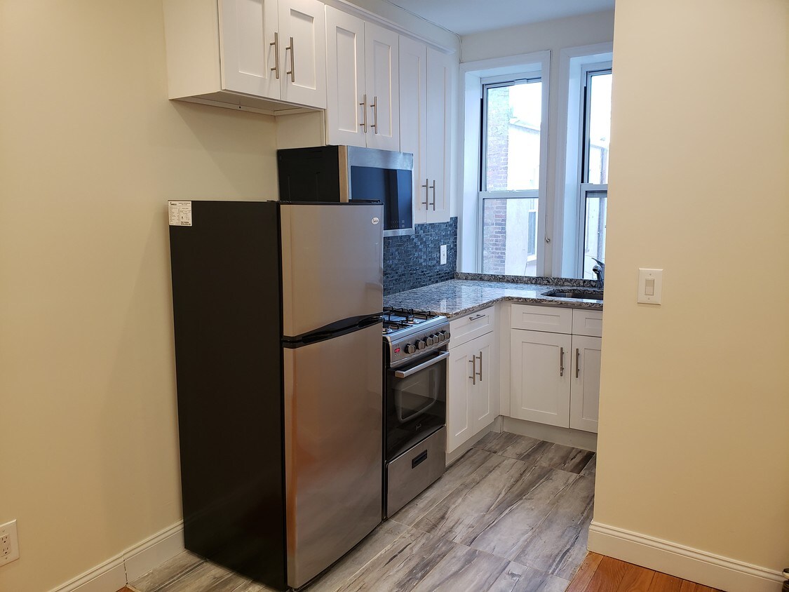 Foto principal - 2325 Foster Ave