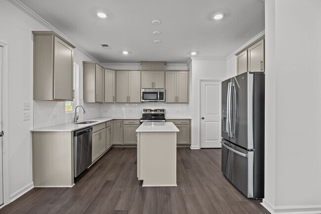 Foto del edificio - 50% OFF FIRST MONTH RENT!! Charming 4BD/2.5BA Located In Angier NC!!!