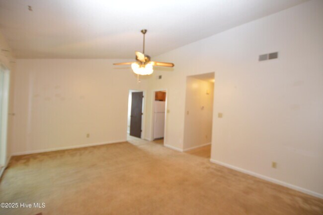Building Photo - 1955 Rolling Ridge Dr