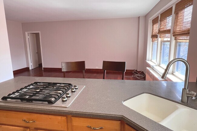 Foto del edificio - 4900 N Marine Dr