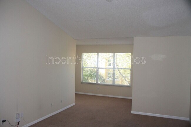 Foto del edificio - 4518 Commander Dr