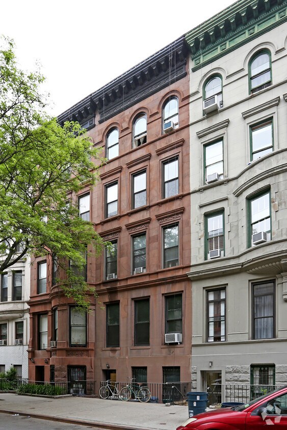 Building - 109 W 75th St