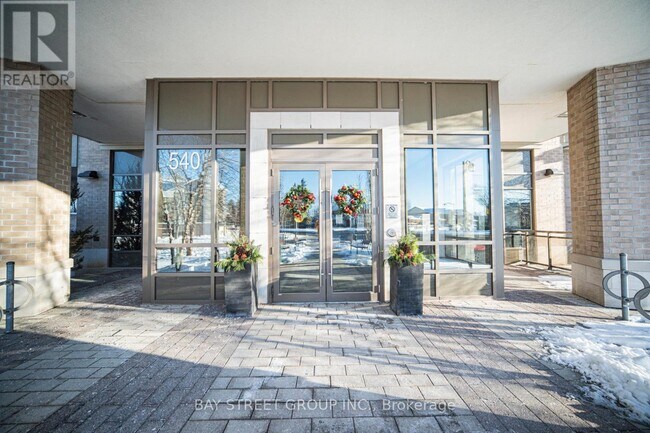 Photo du bâtiment - 540 Bur Oak Ave