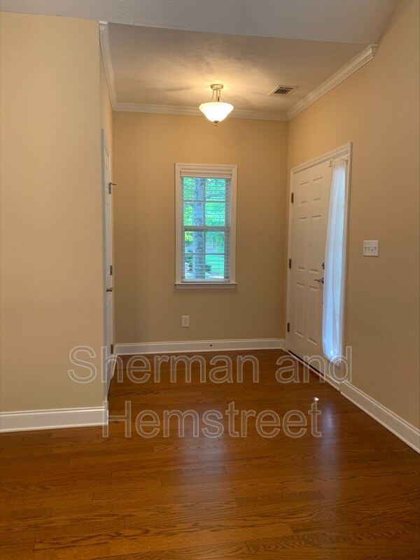 Building Photo - 2404 Amberley Dr