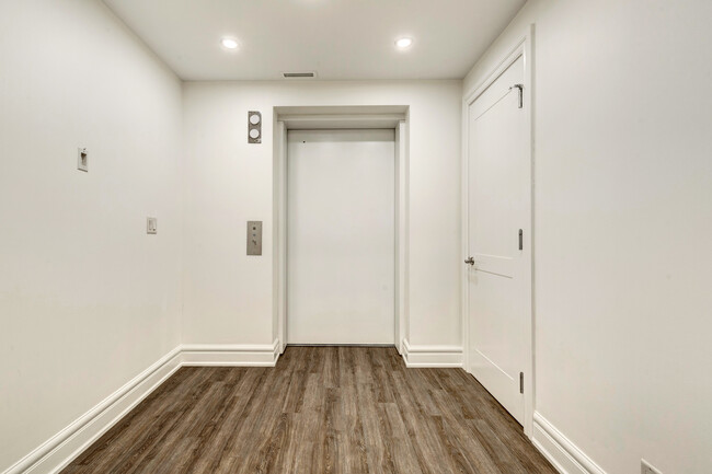 Photo du bâtiment - 502-600 Princeton Way SW