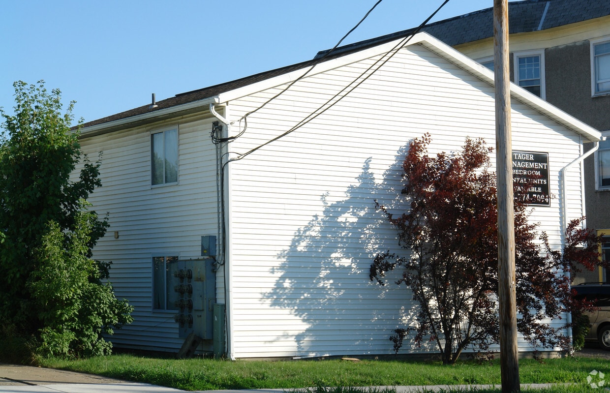 Building Photo - 802 North St