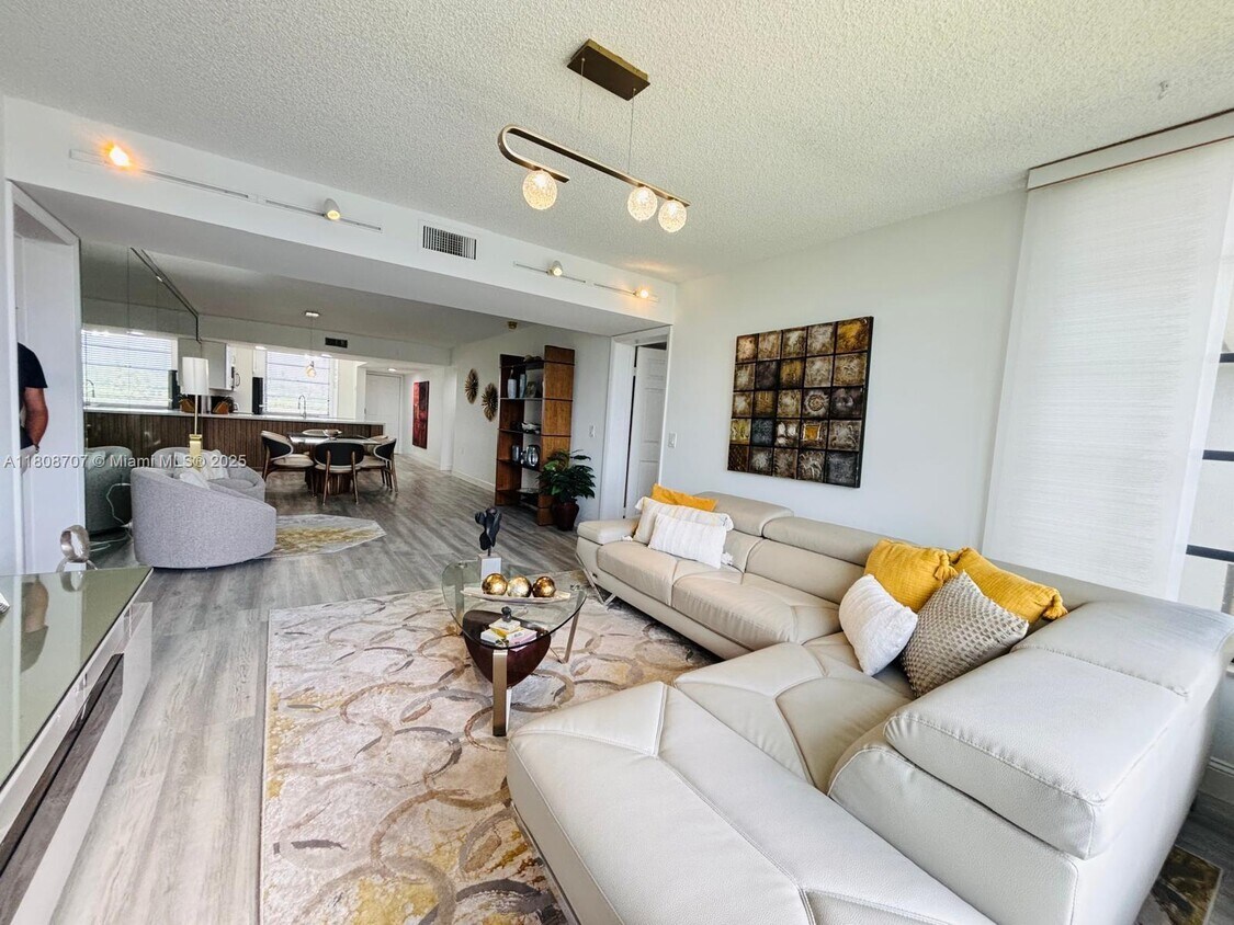 Foto principal - 1528 Whitehall Dr