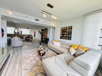 Building Photo - 1528 Whitehall Dr