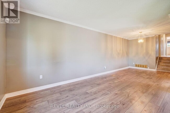 Building Photo - 44 Marblehead Crescent