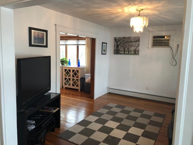 Building Photo - 54 Varnum St