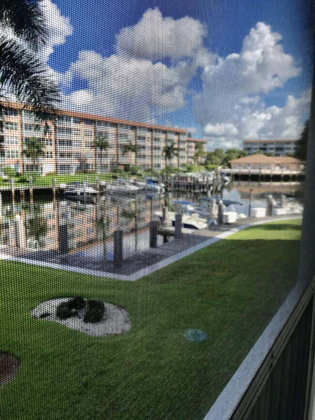 Foto del edificio - 911 Gardenia Dr
