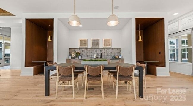 Foto del edificio - 104 Herrings Grn Lp