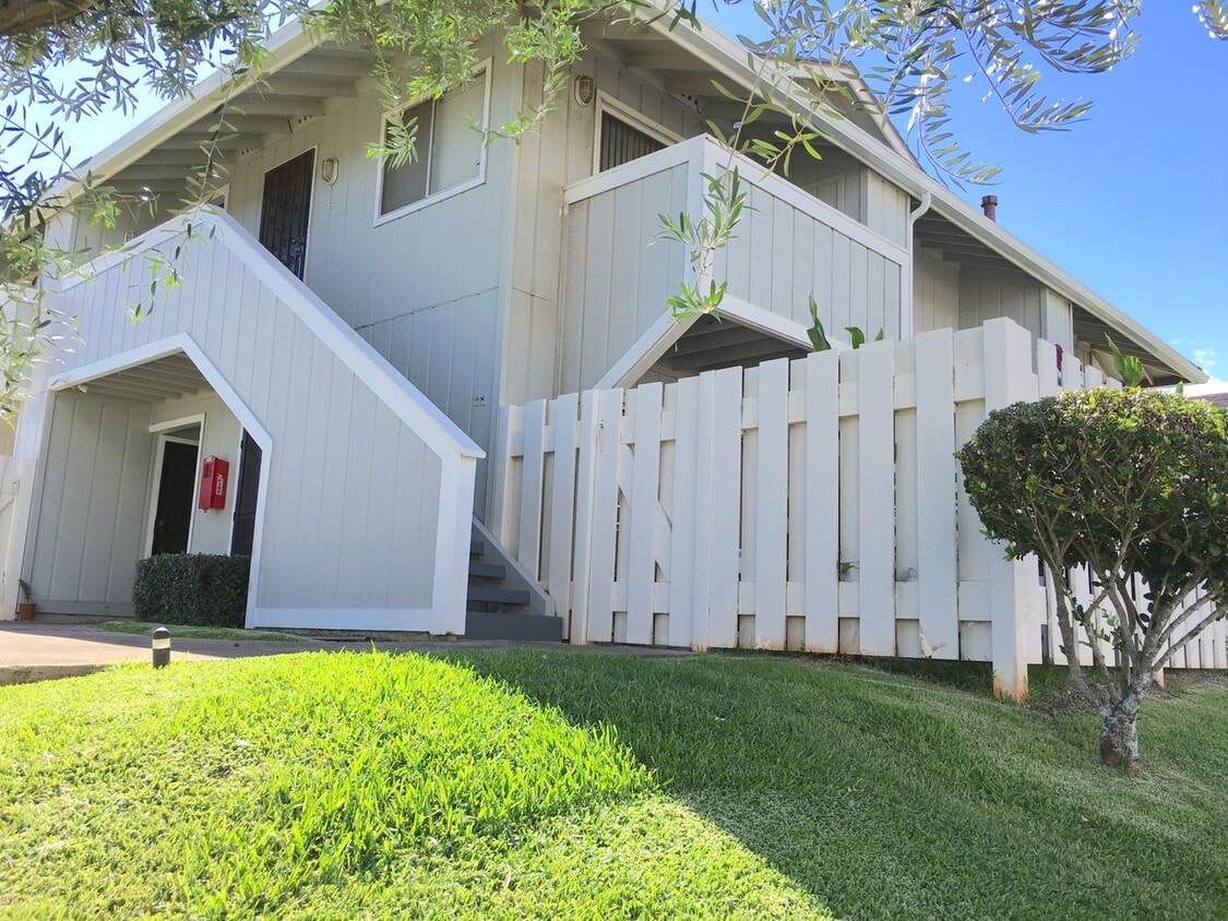 94713713 Paaono St, Waipahu, HI 96797 Townhome Rentals in Waipahu